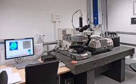 File:Le microscope infra-rouge de la ligne de lumiere SMIS (Synchrotron Soleil).jpg