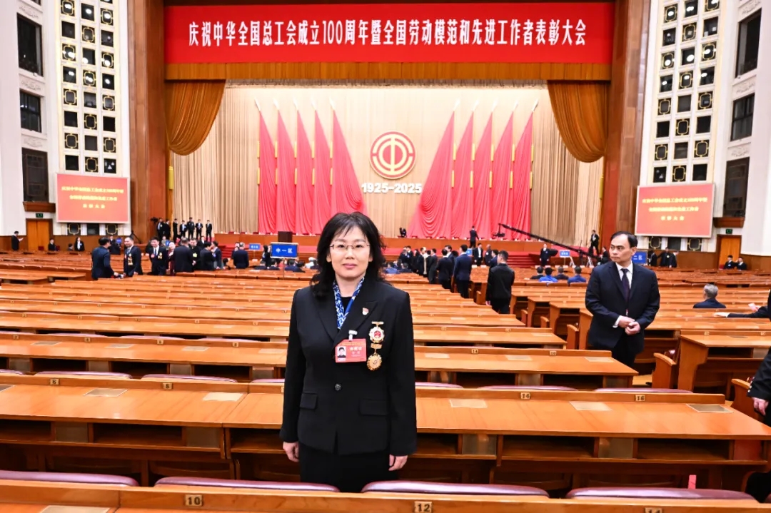 齊欣榮獲全國(guó)先進(jìn)工作者稱(chēng)號(hào)
